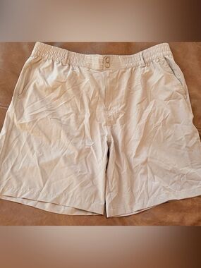 BURLEBO Men's Hybrid Shorts in Light Khaki